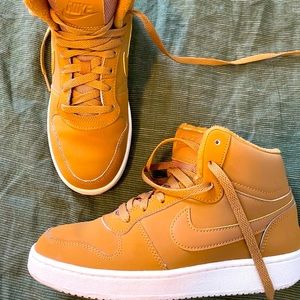 Nike high top air forces. 7.5 womens very gently worn